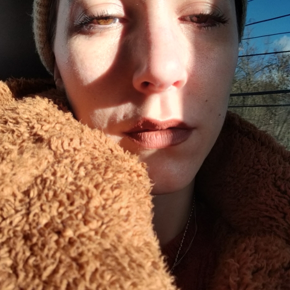 Meet your Posher, Jess - Picture 2 of 5